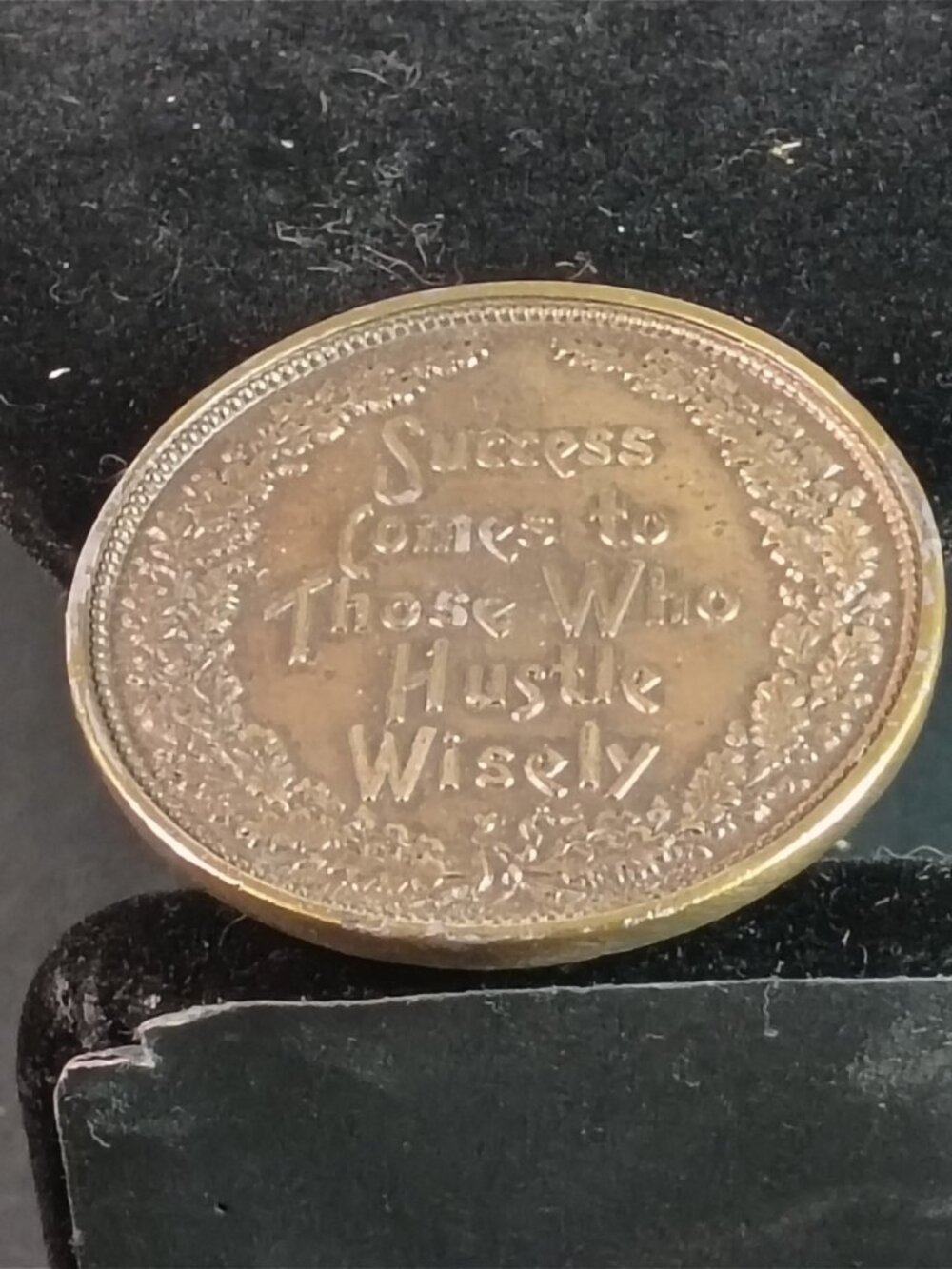 SUCCESS COMES TO THOSE WHO HUSTLE WISELY BELT BUCKLE! VINTAGE! RARE! BERGAMOT!